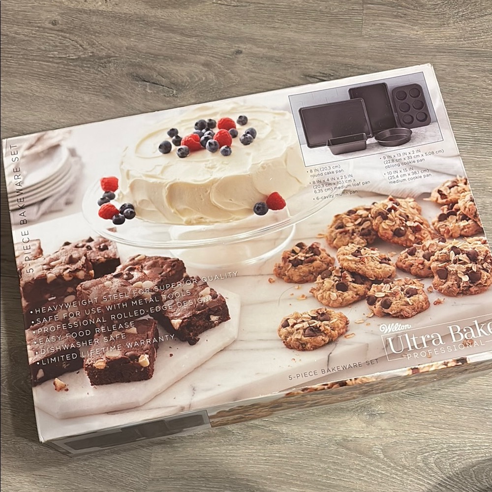 Wilton Ultra Bake Professional 5-Piece Bakeware Set - Black